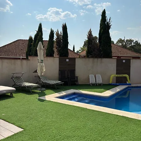 Hébergement de vacances Acogedor Con Jardin Ideal Desconectar Sotillo de la Adrada