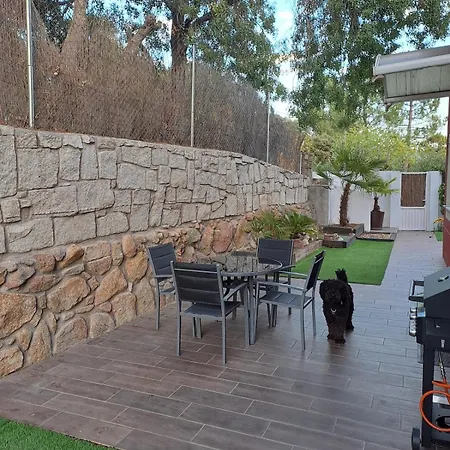 Acogedor Con Jardin Ideal Desconectar Hébergement de vacances Sotillo de la Adrada