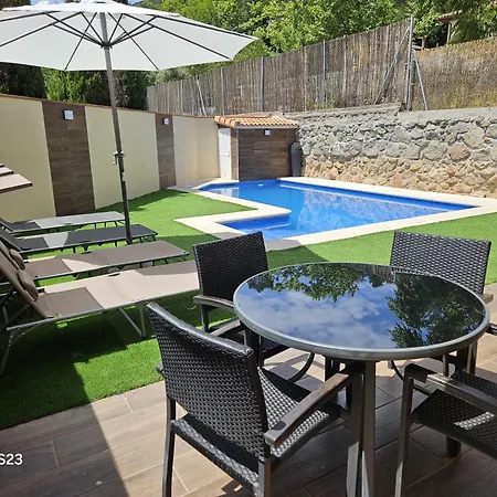 Acogedor Con Jardin Ideal Desconectar Hébergement de vacances Sotillo de la Adrada