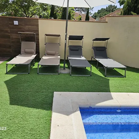 Acogedor Con Jardin Ideal Desconectar Hébergement de vacances Sotillo de la Adrada